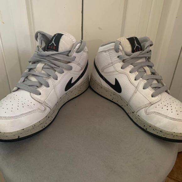 Nike jordans size 4y - Picture 6 of 8